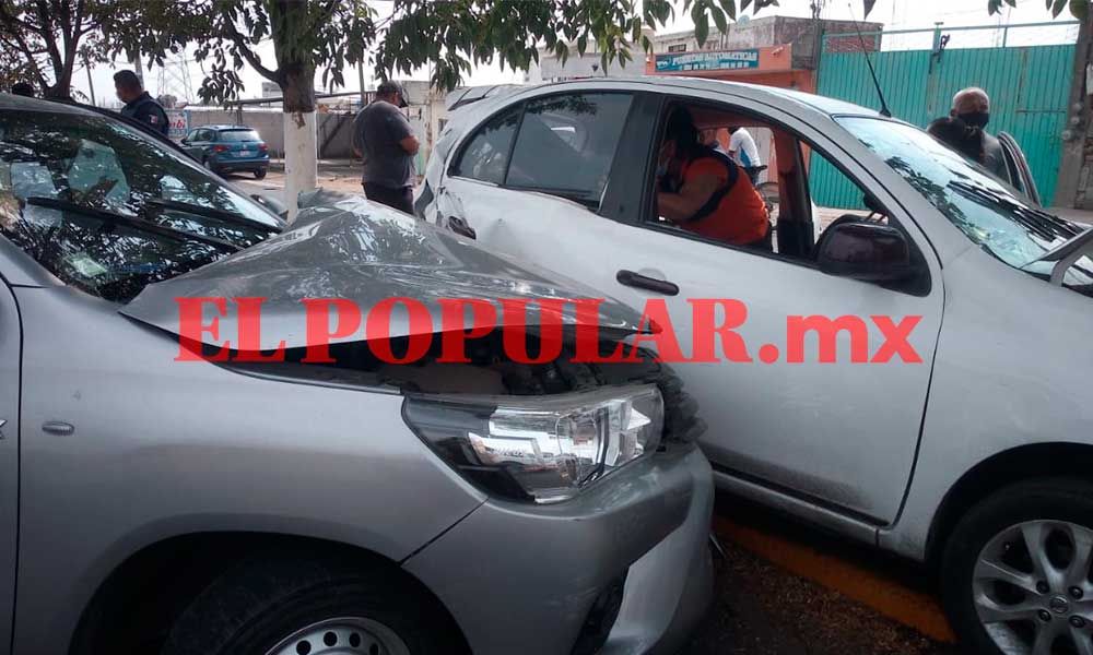 Choque entre una camioneta y un auto deja dos lesionados en San Sebastián de Aparicio