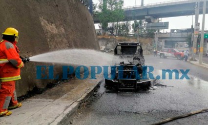 Manifestantes incendian patrulla en Cuautlancingo