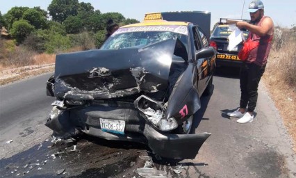 Choque frontal deja un herido en la carretera a Valsequillo