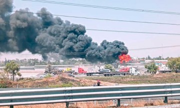 Incendio calcinó pipa en Xoxtla