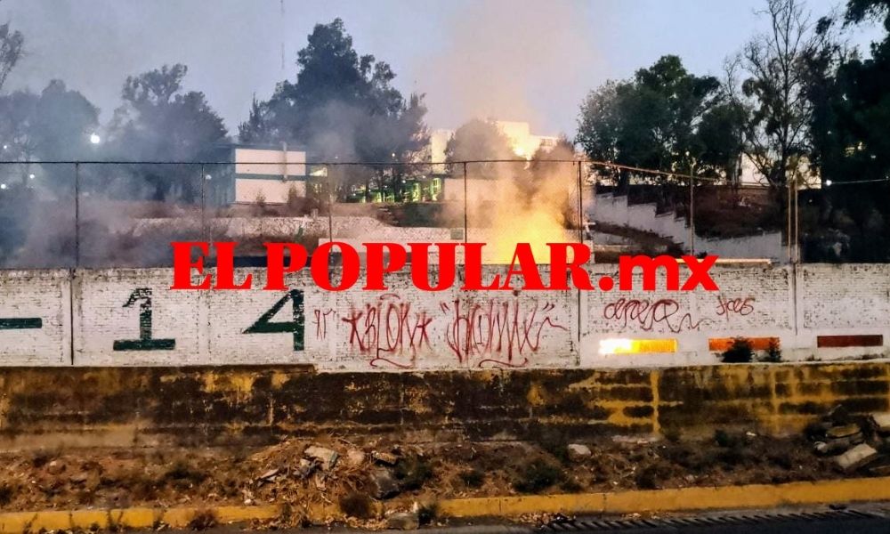 Bomberos sofocan incendio en bachillerato en la unidad habitacional La Margarita