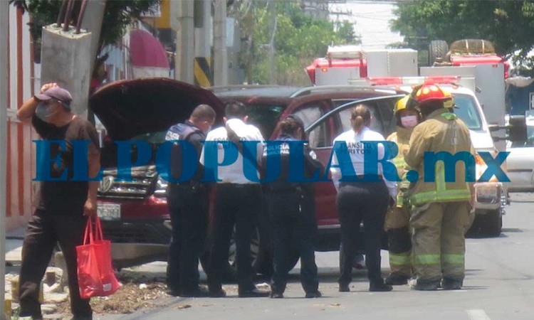 Automovilista en estado de ebriedad se impacta contra poste en El Carmen