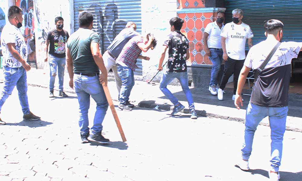Riña entre ambulantes en el Centro Histórico de Puebla