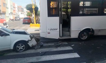 Chocan ruta y auto en la colonia Chulavista, no hubo lesionados