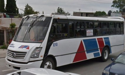 Atracan a pasajeros de dos líneas foráneas 