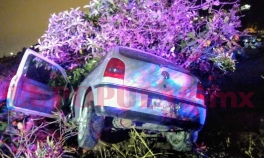 Abandonan automóvil accidentado en Periférico