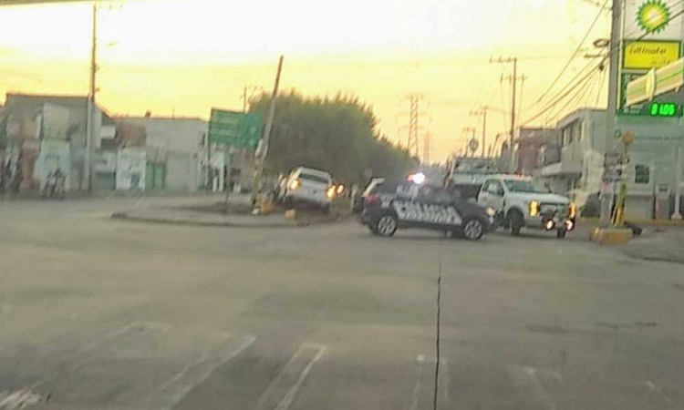 Choque entre camioneta y moto deja un muerto en la colonia Granjas de San Isidro