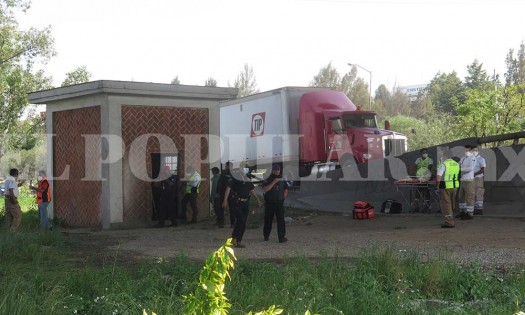 Hombre resulta lesionado al caer a pozo debajo del puente de la Calzada Zaragoza