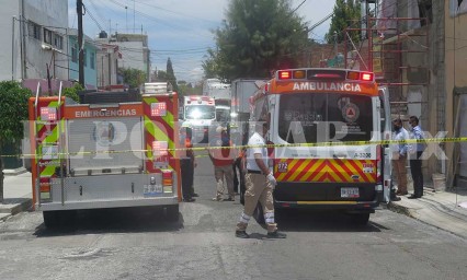 Albañil recibe descarga eléctrica mientras trabajaba en la colonia Belisarío Domínguez