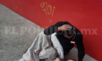  Hombre duerme en vía pública tras problemas con su pareja y su presencia alertó a vecinos de la colonia Amor