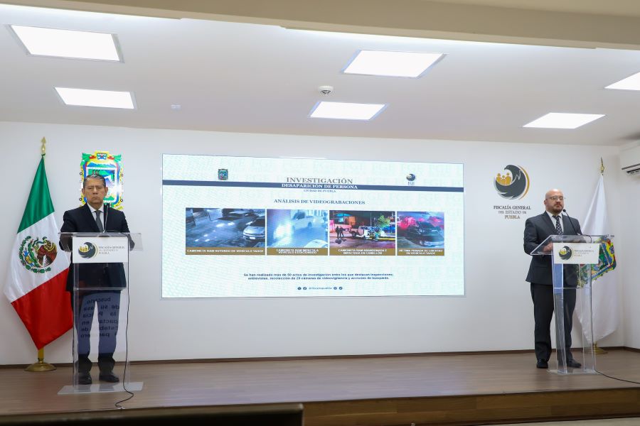 El fiscal de Puebla Gilberto Higuera Bernal y el secretario de Seguridad Pública Daniel Iván Cruz Luna, presentaron avances en la investigación de narcolaboratorio en San Andrés Cholula. Foto: EsImagen