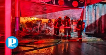 Incendio en Gran Bodega de Amalucan deja a un trabajador lesionado 