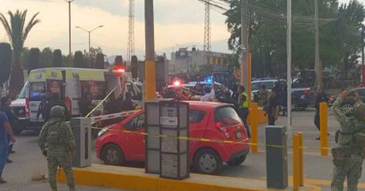 Ataque armado en el estacionamiento de la tienda AutoZone, Plaza Crystal, San Martín Texmelucan