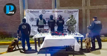 Aseguran celulares, drogas y armas blancas en operativo a penal de Puebla