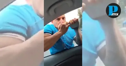 ¡Ya ni la amuelan! Se cuelga de auto en la 24 Sur para intentar asaltarlo