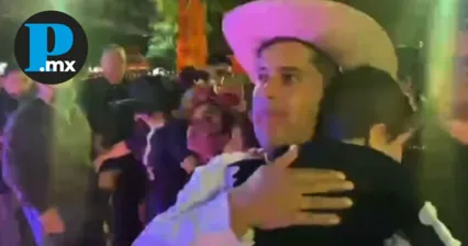 En videos proporcionados por la FGE, se observa el modus operandi del asesino de Carlos Manzo