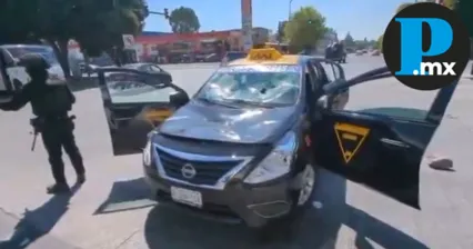 Riña provoca el destrozo de un taxi y pánico ciudadano en inmediaciones de la CAPU