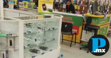 Comando armado irrumpe y asalta Bodega Aurrera de Chapulco en Puebla