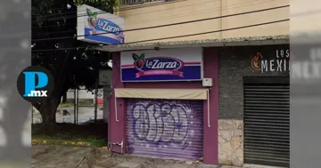 Los presuntos delincuentes rompieron los candados del local y abrieron la cortina de forma violenta