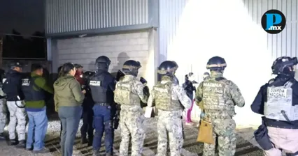 Operativos federales en Puebla y Tlaxcala aseguran inmuebles con tr&aacute;ileres y mercanc&iacute;a robada