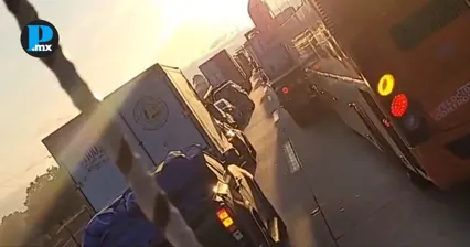 En el choque estuvieron involucrados un tractocami&oacute;n y varias camionetas