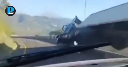 Conductor de tractocami&oacute;n pierde el control y muere en la Puebla-Orizaba