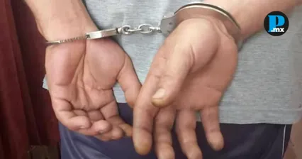 Detienen a dos personas por narcomenudeo tras cateo en Atlixco