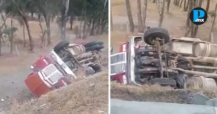  Un cami&oacute;n tipo Torton volc&oacute; a pocos metros de la caseta de Amozoc