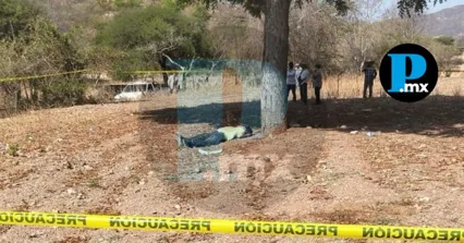 Elementos del Ej&eacute;rcito Mexicano y la Fiscal&iacute;a de Puebla resguardaron la zona del hallazgo en la barranca el Tehuixtle para el levantamiento de los cuerpos.