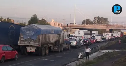 Falla en telepeaje causa tr&aacute;fico en autopista M&eacute;xico-Puebla