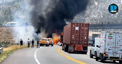 Incendio afecta tr&aacute;nsito en la autopista Amozoc-Perote