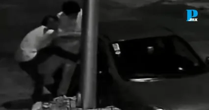 Video capta el momento de robo de autopartes en Jard&iacute;nes de San Manuel