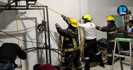 Dos hombres son rescatados de un pozo de 28 metros en Cholula