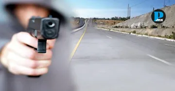 M&aacute;s de 10 automovilistas fueron v&iacute;ctimas de un asalto colectivo en la carretera Iz&uacute;car&ndash;Huajuapan.