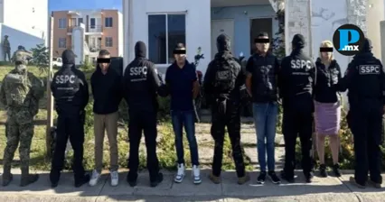 Elementos federales realizaron cateos en Tlaxcala y Puebla, donde detuvieron a cuatro personas, liberaron a una v&iacute;ctima de secuestro y aseguraron presunta droga, cartuchos e inmuebles.