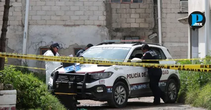 Hallan cuerpo encobijado en la colonia 2 de Marzo, al norte de Puebla