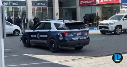 Balacera en Plaza Mazarik deja da&ntilde;os en Starbucks de V&iacute;a Atlixc&aacute;yotl