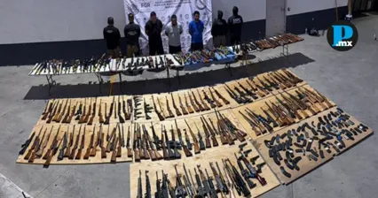 Autoridades federales aseguraron 210 armas de fuego ocultas en semirremolques provenientes de Texas.