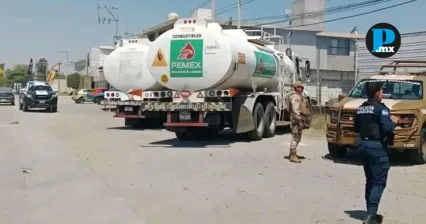 Autoridades federales aseguraron un predio con dep&oacute;sitos y decenas de pipas presuntamente utilizado para el almacenamiento ilegal de hidrocarburos.