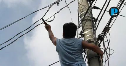 Dos hombres originarios de Puebla fueron detenidos en San Luis Potos&iacute; con fibra &oacute;ptica presuntamente robada; autoridades los vinculan con una banda que operaba en varios estados.