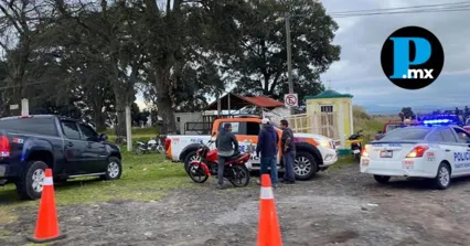 Cuerpos de auxilio y Protecci&oacute;n Civil acudieron a la carretera Ixtenco-Zitlaltepec tras el reporte de una columna de humo negro y un fuerte estruendo.