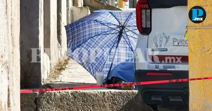 Encuentran a hombre sin vida en una banqueta de Barranca Honda, Puebla