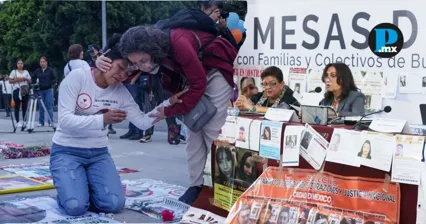 Madres buscadoras y colectivos reclamaron la salida anticipada de la gobernadora de Tlaxcala durante la mesa regional de di&aacute;logo encabezada por la FGR.