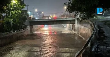 Inundaciones, veh&iacute;culos varados y afectaciones en viviendas se registraron tras la fuerte lluvia que impact&oacute; a Apizaco, Yauhquemehcan y Tetla la noche del domingo.
