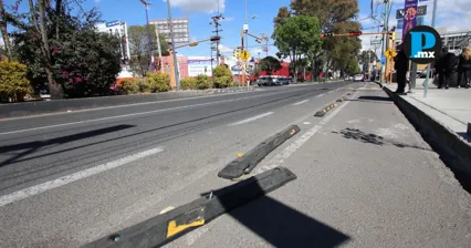 La Ciclov&iacute;a San Francisco presenta barreras da&ntilde;adas, invasiones de veh&iacute;culos y obst&aacute;culos que comprometen la seguridad de las y los ciclistas en la capital tlaxcalteca.