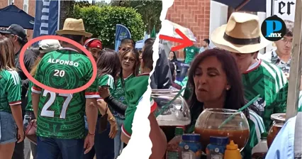 Funcionarios estatales y colaboradores del gobierno de Tlaxcala portaron playeras con el nombre de Alfonso S&aacute;nchez durante el Fan Fest del Mundial realizado en el Z&oacute;calo capitalino.