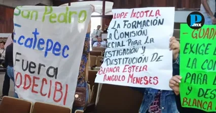 Habitantes de San Pedro Ecatepec y Guadalupe Ixcotla protestaron durante la sesi&oacute;n del Congreso de Tlaxcala.
